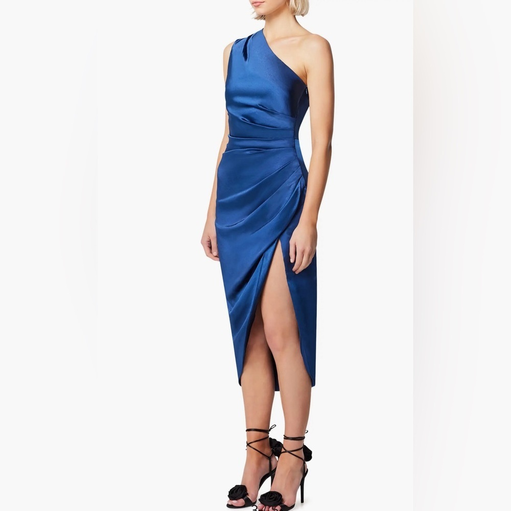 Elliatt Cassini One-Shoulder Dress